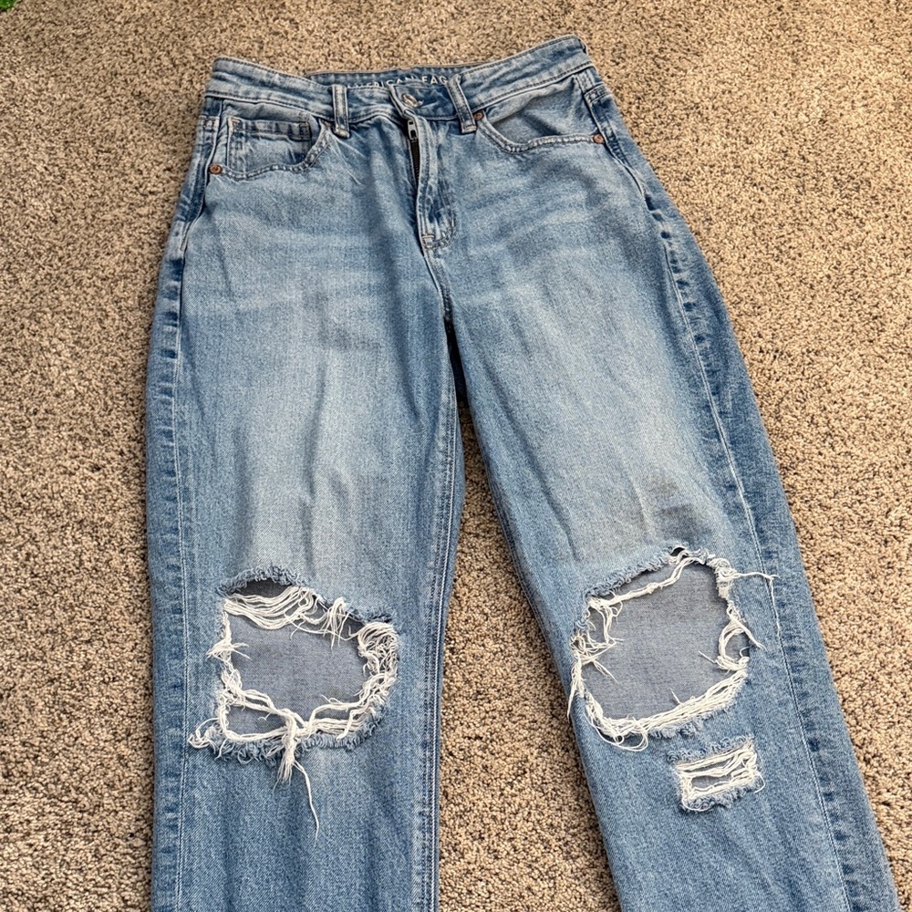 American eagle size 2 mom jean